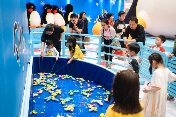 联富配资 场面 | 治愈系IP PINGU登陆，风车矩阵迎风轻旋