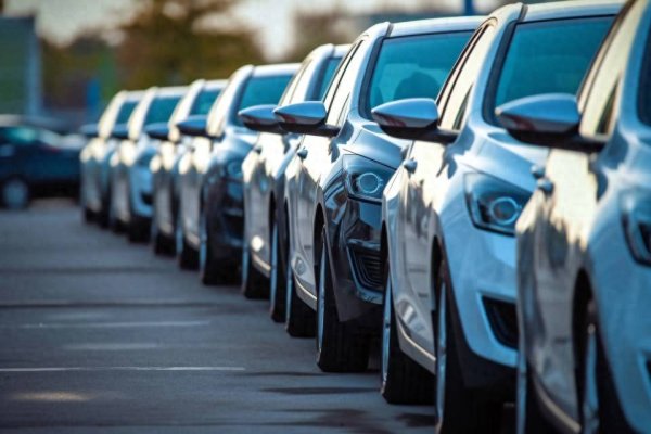 升富策略 新能源汽车“小订过万”成笑话，吴佩揭露行业造假内幕